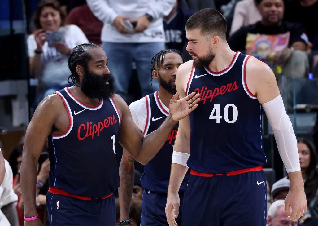 关于NBA季后赛今晚走向成谜；芝加哥公牛伤情更新；媒体盛赞；球队文化再被提及的信息-九游体育官网