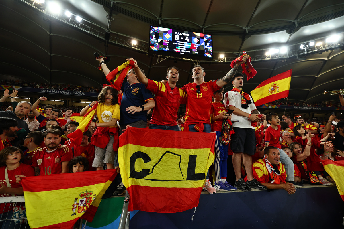 国际比赛日突围战来临，费耶诺德围绕足总杯队长鼓劲，球迷炸锅，阵容厚度经受考验(费耶诺德主场迎战凯尔特人)-九游体育